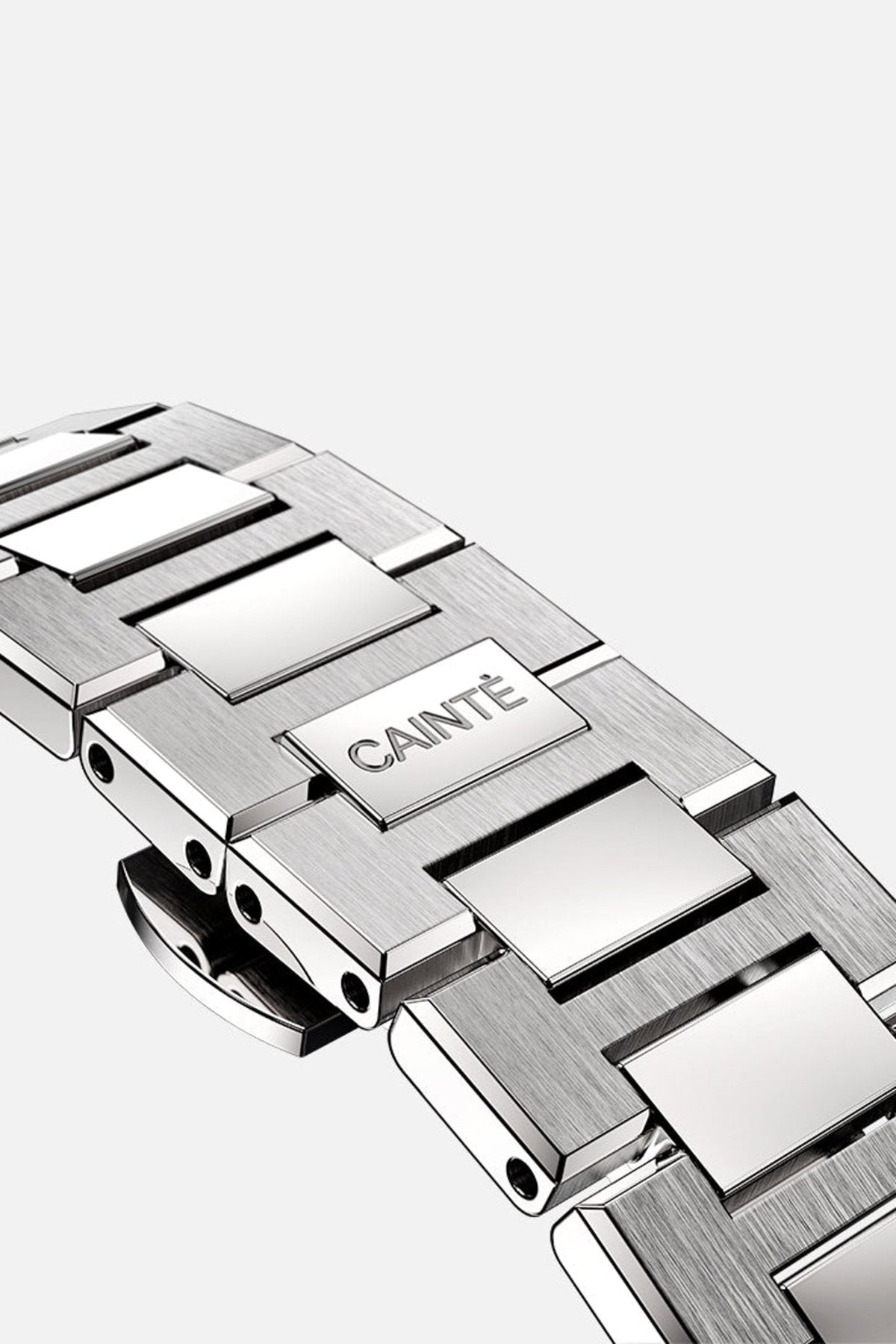 Folding clasp and brushed links of the bracelet