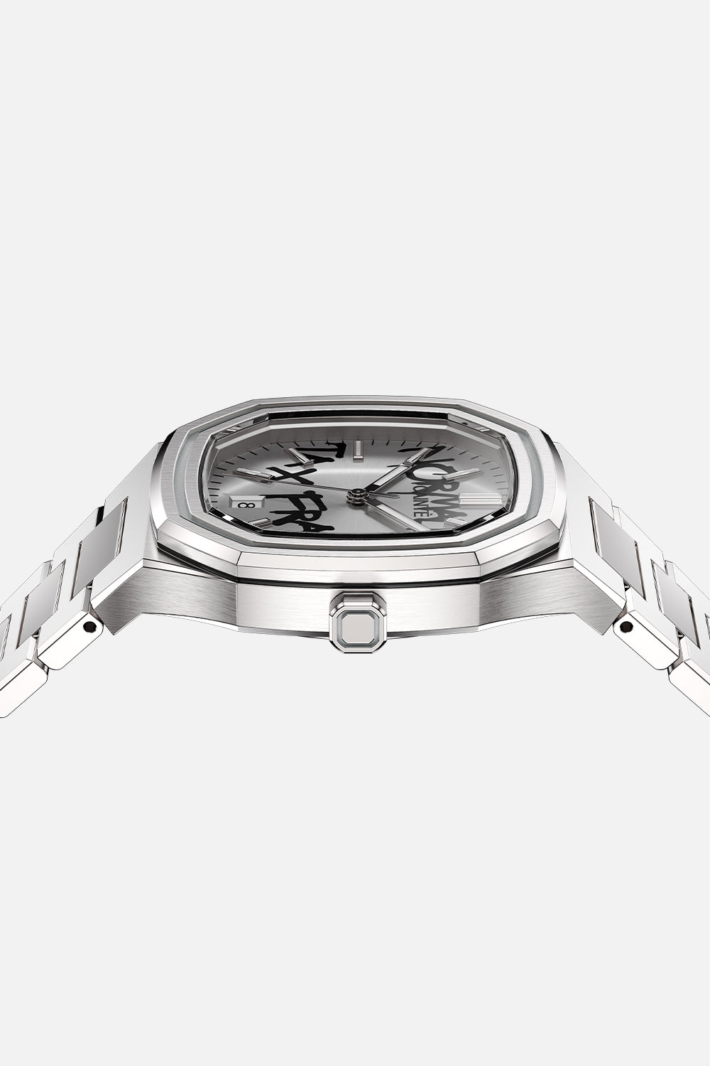 Low front view of the case with the octagonal crown