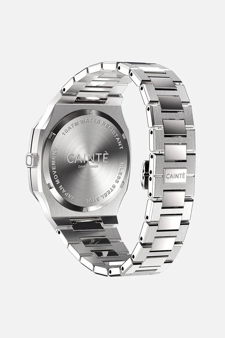 Case back with the integrated bracelet closed
