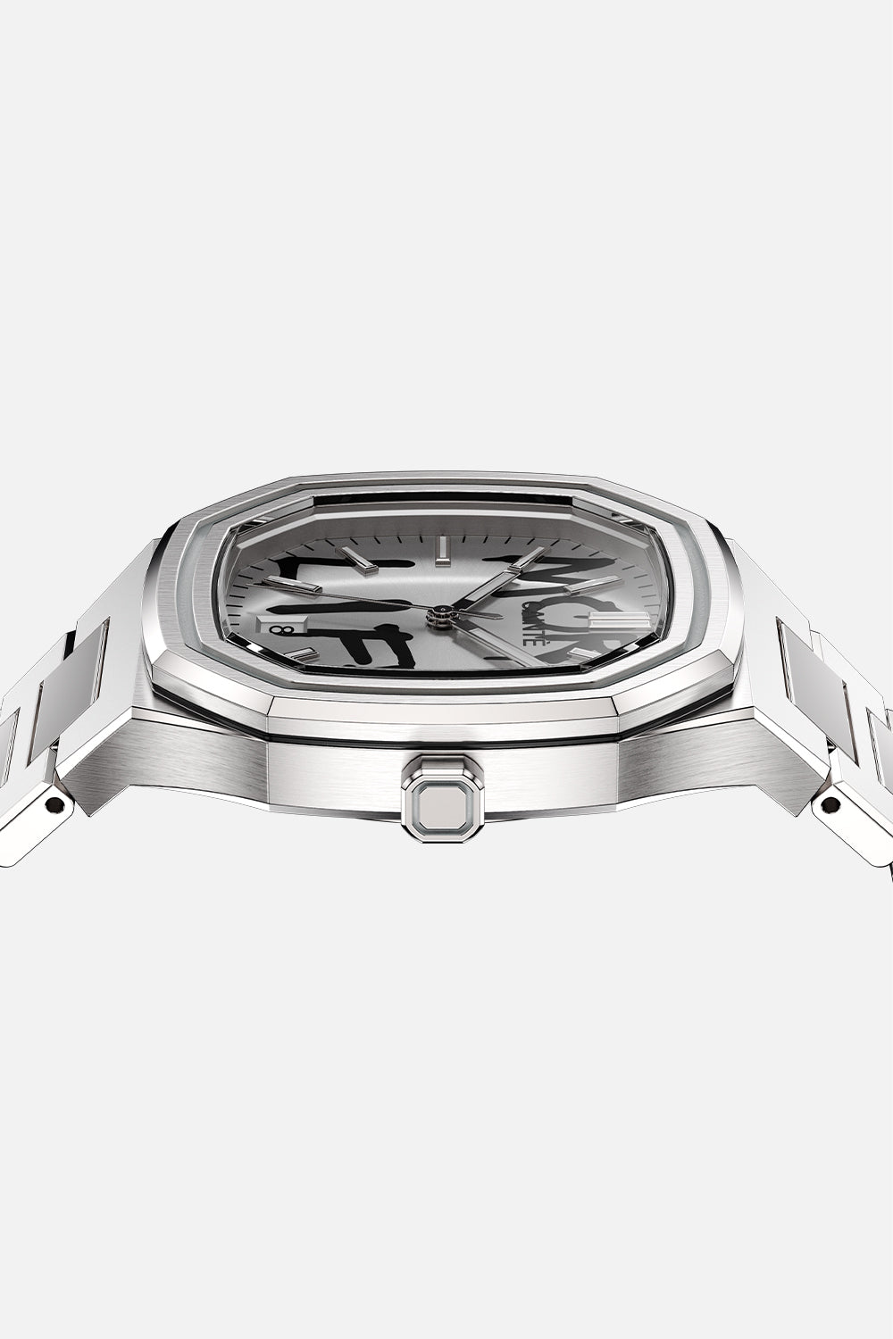 Low front view of the case with the octagonal crown
