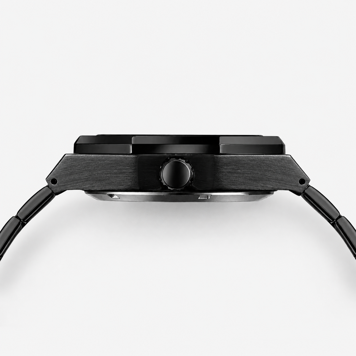 Side profile of the black case and bracelet