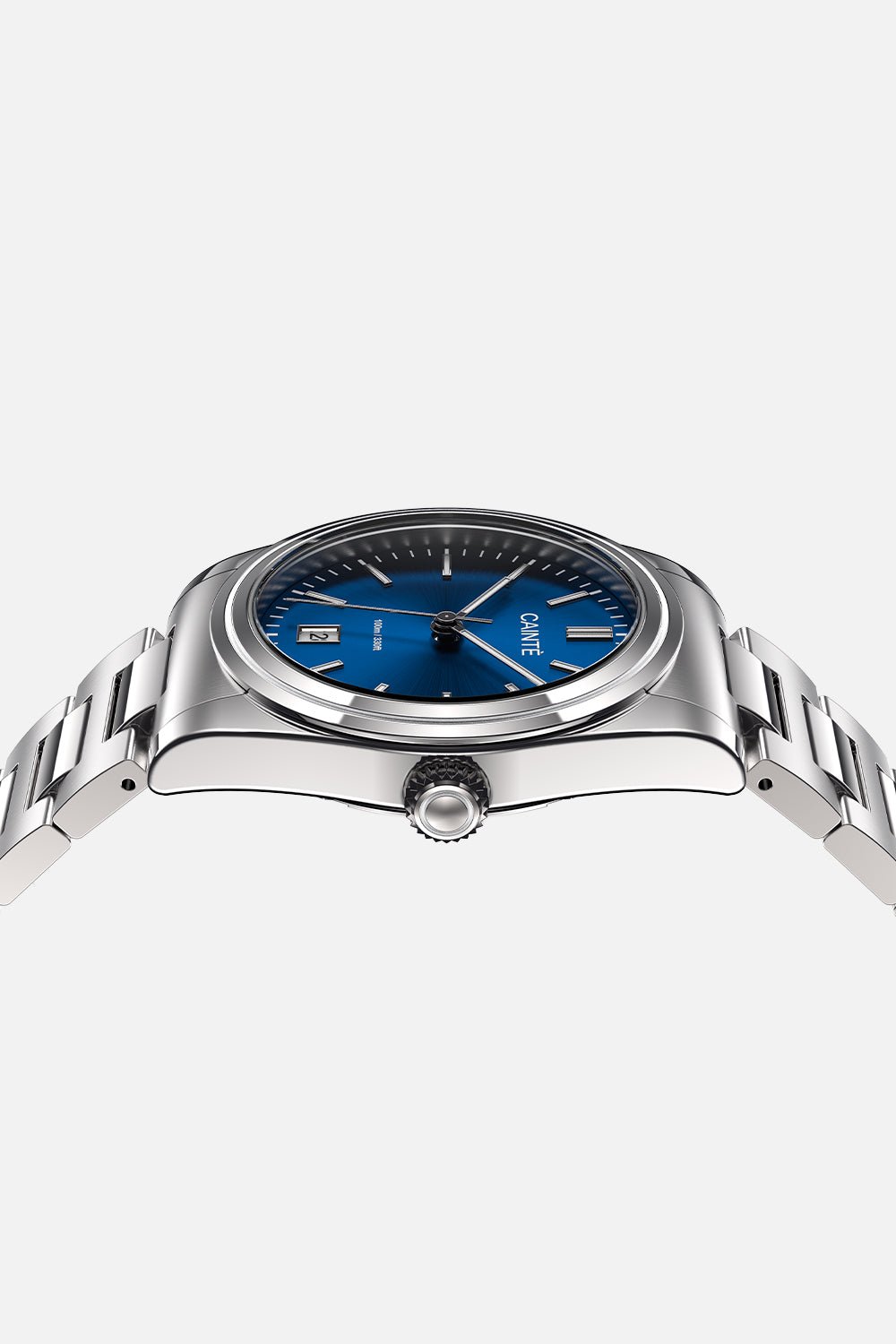 Low front view of the round case and crown