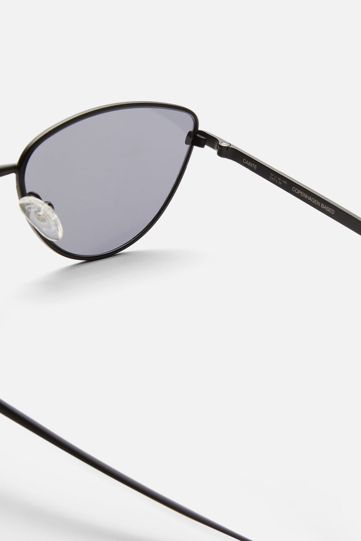 Close-up of the gray lens and nose pad