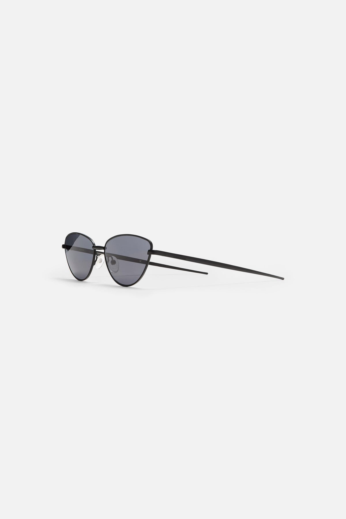 Cat eye sunglasses from the side