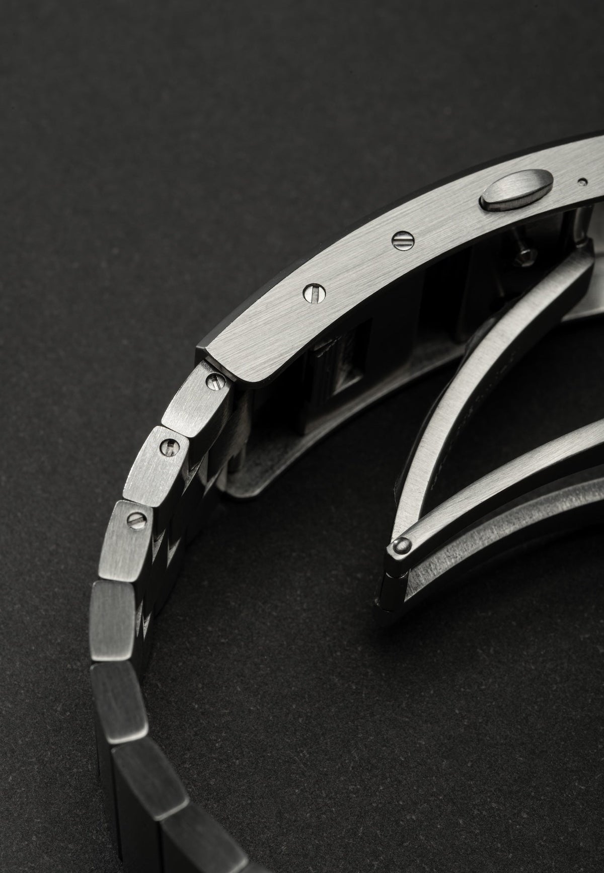 Folding clasp mechanism