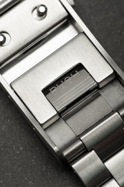 Push-button clasp close-up