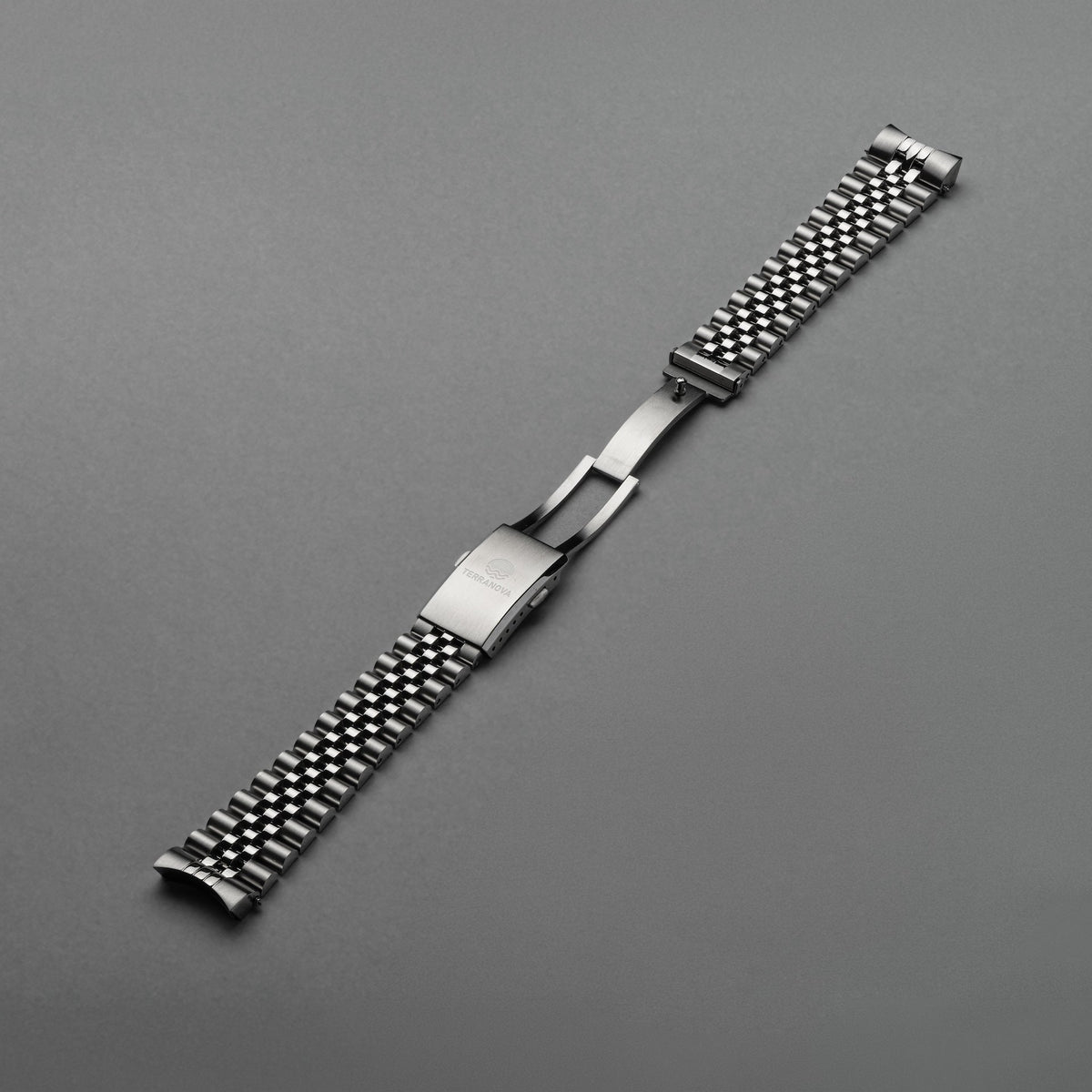 Jubilee-style bracelet with folding clasp