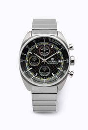 Carbon-pattern chronograph on a steel bracelet