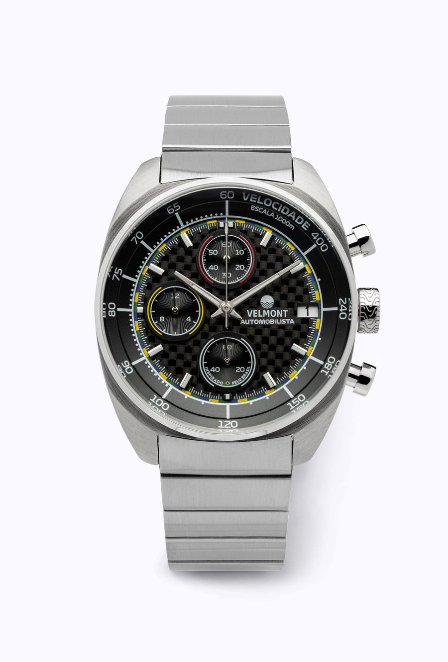 Carbon-pattern chronograph on a steel bracelet