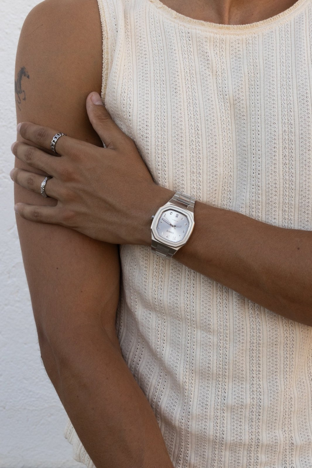 Hand on the upper arm, watch on the wrist