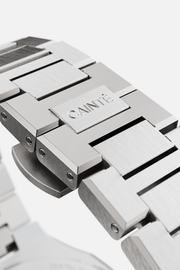 Folding clasp and brushed links of the bracelet