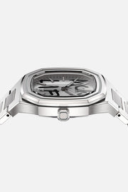 Low front view of the case with the octagonal crown