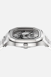 Low front view of the case with the octagonal crown