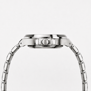Side profile of the case and bracelet