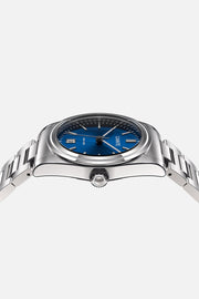 Low front view of the round case and crown