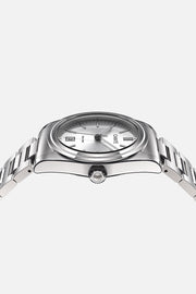 Low front view of the round case and crown