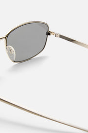 Close-up of the mirror lens and nose pad