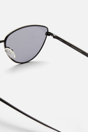 Close-up of the gray lens and nose pad