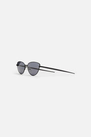Cat eye sunglasses from the side